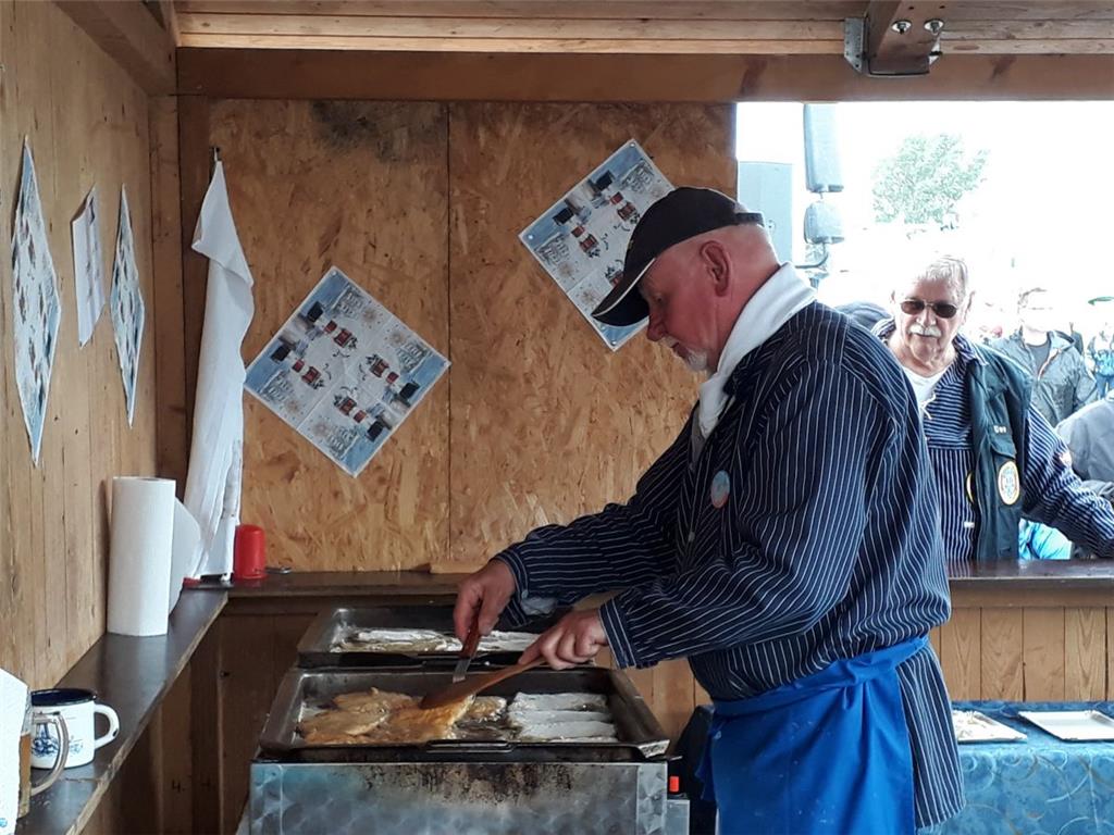 Kulinarisch war beim Hafenfest in Sandstedt für jeden etwas dabei. 