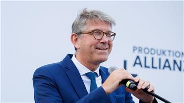 Kulturstaatsminister Wolfram Weimer nannte in der Haushaltsdebatte seine Schwerpunkte - dazu gehört auch die Filmföderung in Deutschland. (Archivbild)