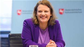 Kultusministerin und Vize-Ministerpräsidentin Hamburg will mehr Küchentisch im Wahlkampf wagen. (Archivbild)