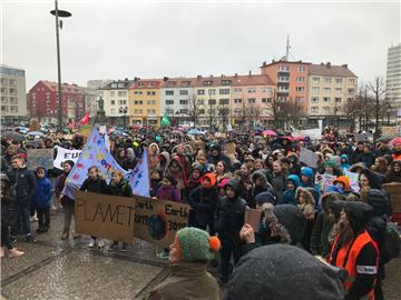 Kundgebung auf dem Theodor-Heuss-Platz. - Foto: Hartmann