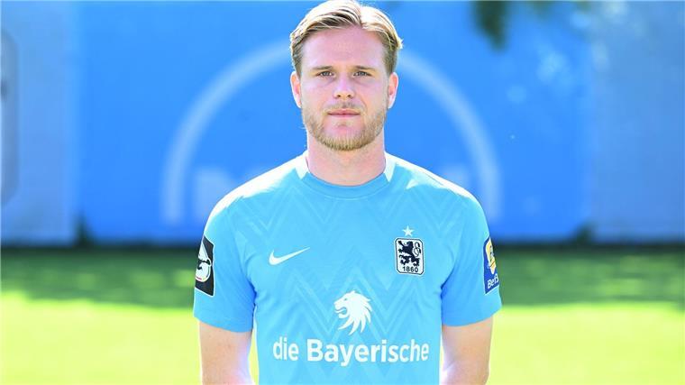 Wahnsinn: 1860 München gewinnt nach Tor aus 60 Metern Kunstschütze für 1860 München in Bielefeld: Thore Jacobsen.