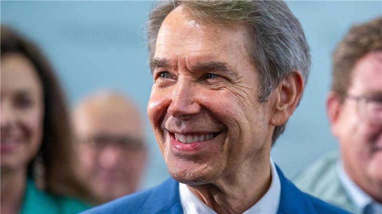 Kunstwerke von Jeff Koons gibt es jetzt auch auf dem Mond.