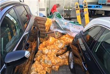 Kurioser Unfall mit Gabelstapler und Kartoffeln in Oldenburg.