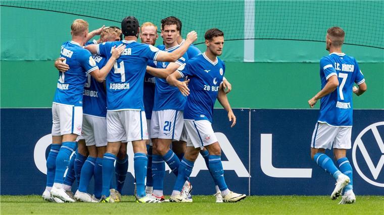 Trotz Patzer: Hertha siegt verdient in Rostock Kurz nach dem Seitenwechsel konnte Rostock jubeln.