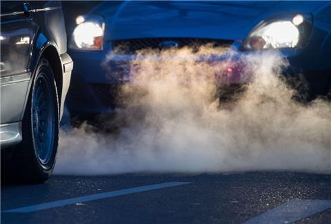 Kurz vor der entscheidenden Abstimmung auf EU-Ebene über ein mögliches Aus für neue Verbrenner-Autos ab 2035 gibt es heftigen Streit innerhalb der Bundesregierung.