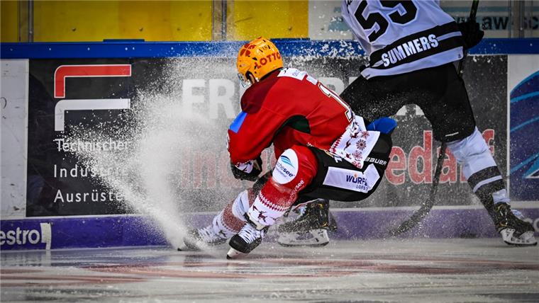 Nur kurze Weihnachtspause für die Pinguins Kurze Weihnachtspause für die Spieler der Fischtown Pinguins. Am zweiten Weihnachtstag sind die Krefeld Pinguine zu Gast in Bremerhaven.