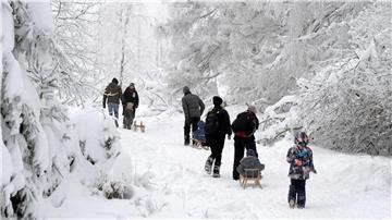 Kurzentschlossene, die über die Weihnachtstage oder Silvester verreisen wollen, haben in Niedersachsens Urlaubsregionen noch Chancen, eine Unterkunft zu finden. (Archivbild)