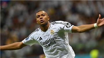 Kylian Mbappé trifft in seinem ersten Pflichtspiel für Real Madrid zum 2:0.