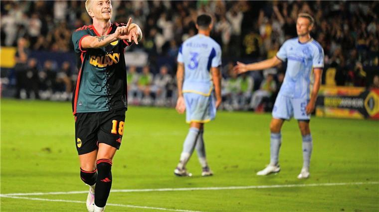 Tor, Vorlage und ein Gruß an die Fans: Reus stark bei Debüt L und A für Los Angeles: Marco Reus bejubelt seinen Treffer zum 2:0.