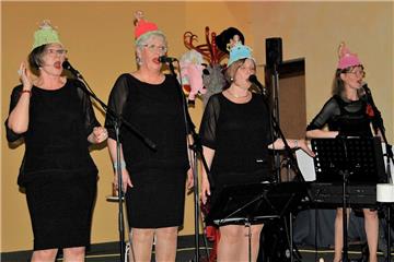 „Ladies First“ aus Buxtehude sorgten beim Kreislandfrauentag im „Elsdorfer Hof“ für temperamentvolle musikalische Unterhaltung.  