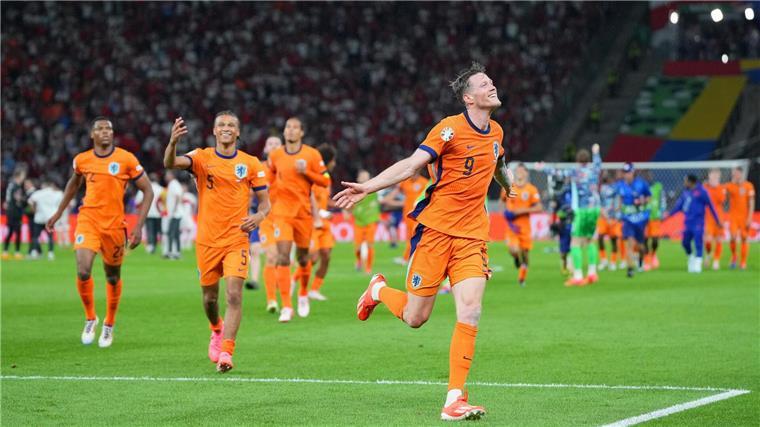 Lässt sich von den Fans feiern: Wout Weghorst.