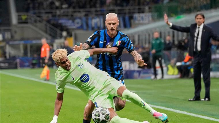 Lamine Yamal (vorne) ist ein Vorbild für viele Fußball-Fans.