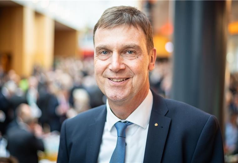 Landrat Kai-Uwe Bielefeld appelliert an die Menschen im Cuxland, sich an die Abstandsregeln zu halten.