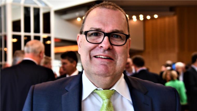 Landrat Thorsten Krüger (SPD) stellt die Kreisverwaltung in der Spitze neu auf.