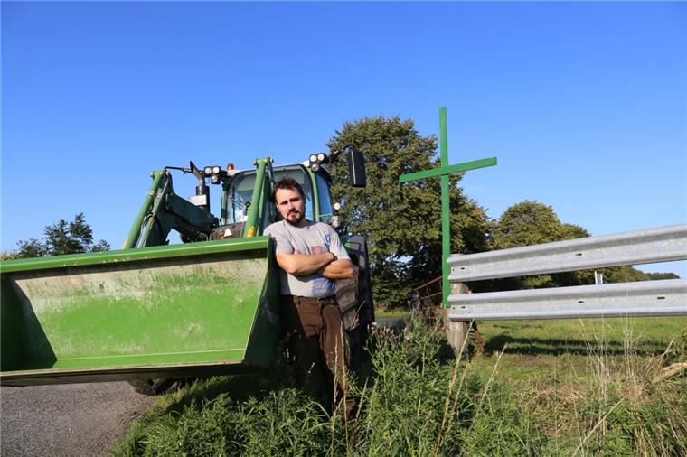 Landwirt Helge Tienken aus Wellen hat auf seinen Ländereien ein gut sichbares grünes Kreuz aufgestellt. „Es ist fünf vor zwölf“, sagt er mit Blick auf die heimische Landwirtschaft.