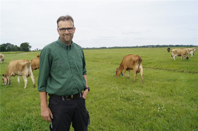 Wesermarsch: Darum hat dieser Landwirt komplett auf Bio umgestellt Landwirt Jan-Dierk Harbers aus Butjadingen hat komplett auf Bio umgesattelt.