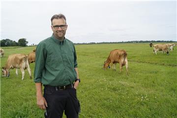 Landwirt Jan-Dierk Harbers aus Butjadingen hat komplett auf Bio umgesattelt.
