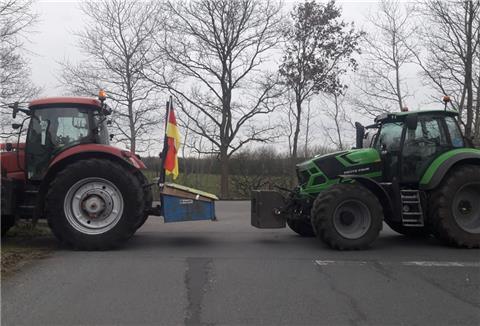 Landwirte haben bis zum frühen Montagmorgen die Zufahrt zum Aldi-Zentrallager blockiert. Nun soll erst einmal Pause mit solchen Aktionen sein. 