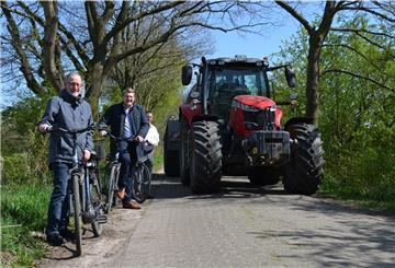 Landwirte, Radler, Spaziergänger - sie alle nutzen die Wirtschaftswege. Dabei gibt es immer wieder Konflikte. Die wollen die Schiffdorfer jetzt lösen. Foto Hansen