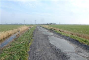 Landwirte und Radfahrer können sich freuen: Die Niedernstraße soll nun doch noch ausgebaut werden.