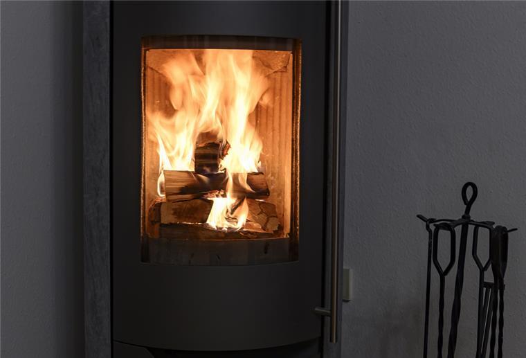 Alter Holzofen: Lange ungenutzter Schornstein kann verstopft sein Holzofen