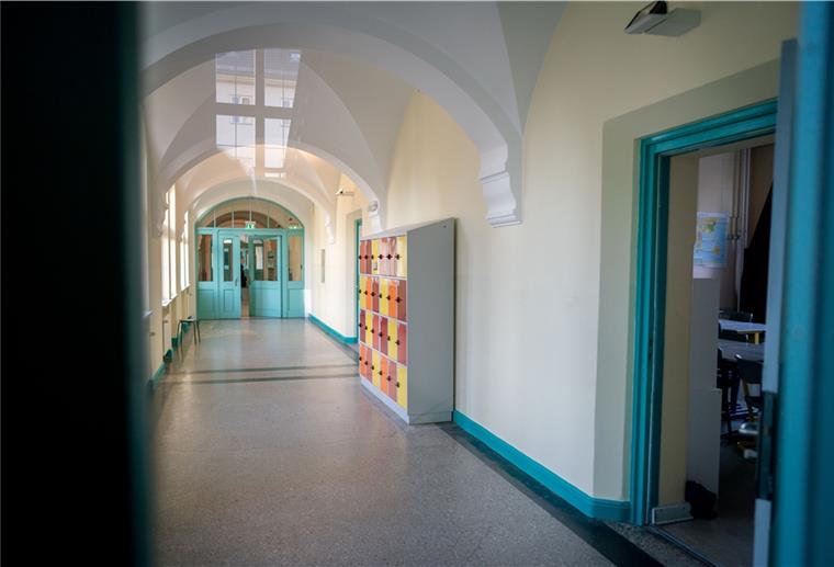 Weitere Klassen kehren an die Schulen zurück Langsam füllen sich die Flure der Schulen wieder. Auch in der Region kommen immer mehr Klassen zurück in die Gebäude.