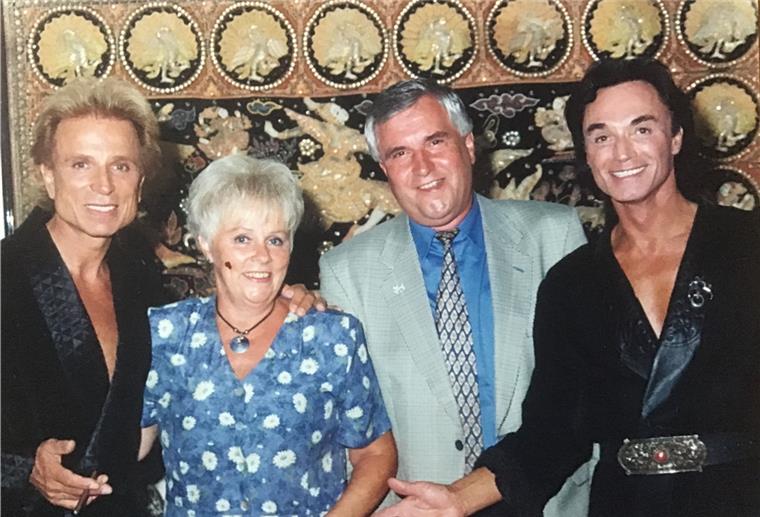 Las Vegas 1997: Das Bremerhavener Paar Traute und Werner Bresser trifft am 4. September 1997 die weltberühmten Magier Siegfried und Roy privat nach ihrer Show.