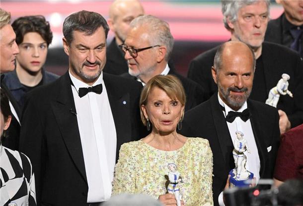 Appelle für offene Gesellschaft beim Bayerischen Filmpreis „Lasst uns unsere Demokratie verteidigen“, sagte Uschi Glas.