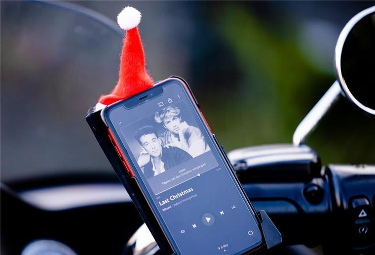 Britische Weihnachtscharts: „Last Christmas“ auf der Eins „Last Christmas“ von Wham! schafft es erstmals zu Weihnachten an die Spitze der britischen Charts.