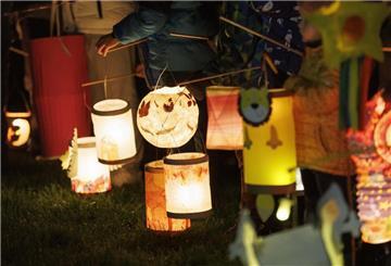 Ein Highlight für Familien: Das Laternefest im Stadion am 1. November mit Laternelauf, Maskottchen, Kinderchor und großem Feuerwerk zum Abschluss.