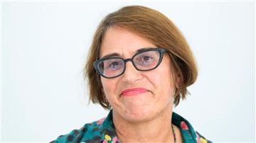 Laura Berman, Intendantin Staatsoper, spricht bei einer Pressekonferenz.