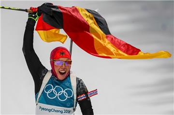 Laura Dahlmeier jubelt im Ziel über die zweite Goldmedaille.