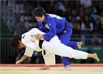 Laura Vargas Koch (blauer Kampfanzug) darf sich über  die Bronzemedaille freuen.