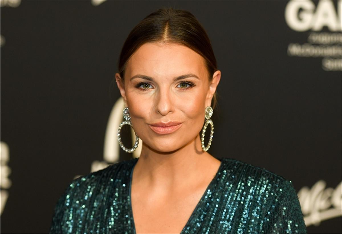 Laura Wontorra mag Fashion und Beauty, aber auch Autos und Sport, wie sie uns im Interview verrät.