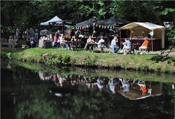 Lauschige Stimmung bei Garten & Ambiente im Nordenhamer Friedeburgpark.