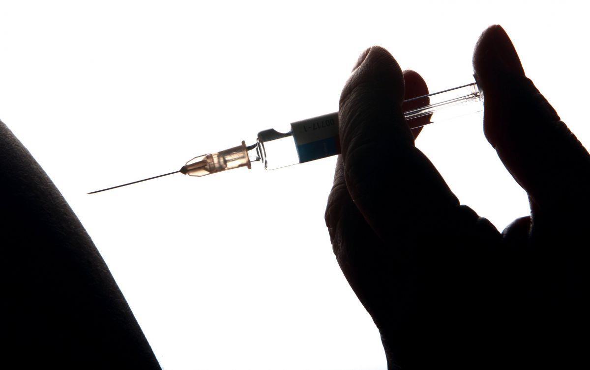 Laut des Ministeriums in Deutschland sind 15,7 Millionen Dosen Grippe-Impfstoff erhältlich gewesen. Dennoch geht den Ärzten und Apotheken in Nordenham schon jetzt der Wirkstoff aus und eine Nachproduktion ist nicht mehr möglich.