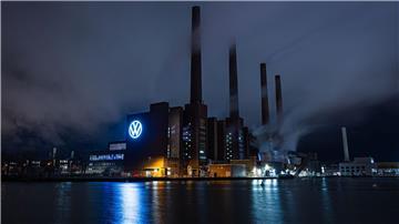 Laut einer Umfrage machen sich viele Niedersachsen Sorgen um Volkswagen. (Archivbild)