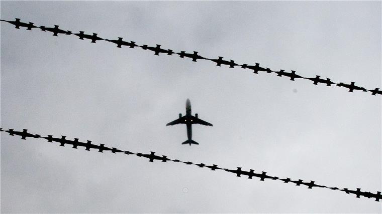 Laut Innenministerium gibt es in Niedersachsen eine zweistellige Zahl afghanischer Straftäter, die für eine weitere Abschiebung infrage kommt. (Symbolbild)