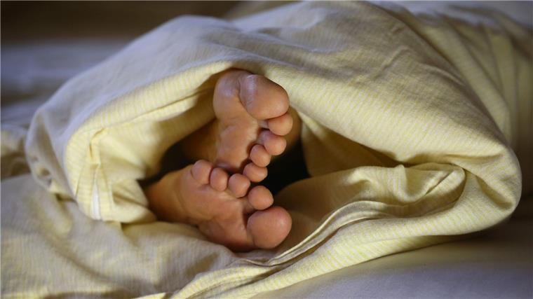 Krankenkasse warnt: Schlafstörungen nehmen zu Laut KKH: Die Zahl der ambulanten Diagnosen psychisch bedingter Schlafstörungen stieg von 2014 bis 2024 bundesweit um 73,5 Prozent. (Symbolbild)