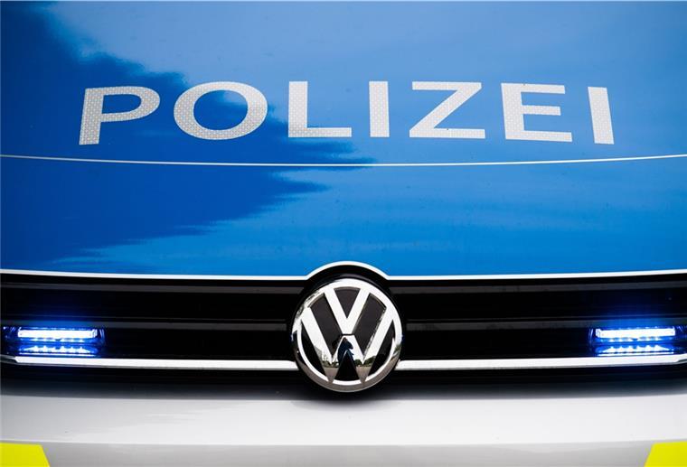 Laut Polizei wurde am späten Donnerstagabend eine Frau bei einem Wildunfall im Landkreis Rotenburg verletzt. 