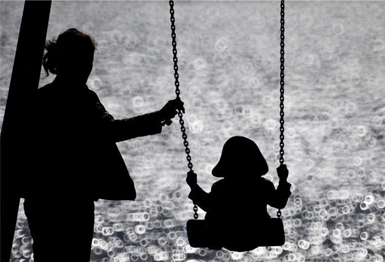 Laut Prof. Bernd Raffelhüschen haben Frauen in der Pandemie an Lebenszufriedenheit verloren. In seiner Studie nennt er die Gründe.