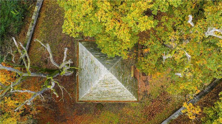 Warum steht eine Pyramide in einem niedersächsischen Wald? Laves hatte sich bereits als Student mit ägyptischen Bauformen beschäftigt.