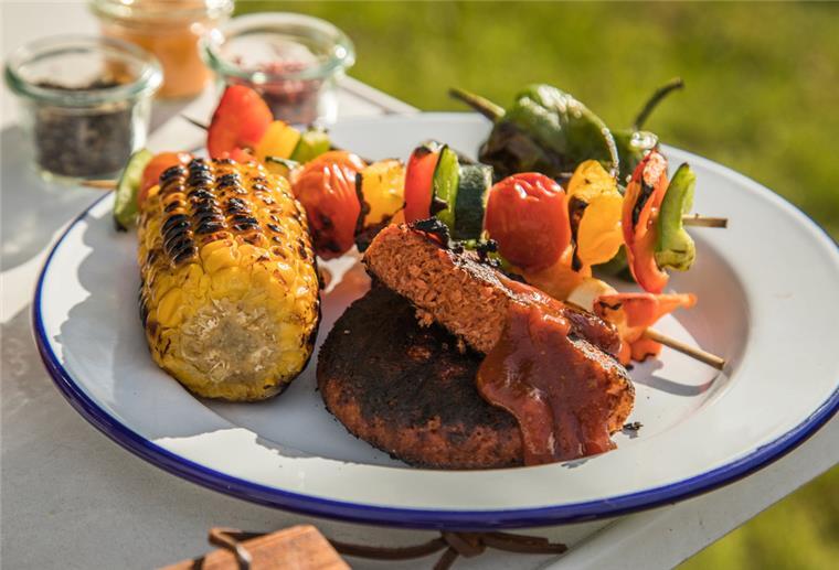Lecker, so ein Veggie-Grillteller - vor allem dann, wenn man vorab geprüft hat, dass keine bedenklichen Zusatzstoffe im Grillgut stecken.