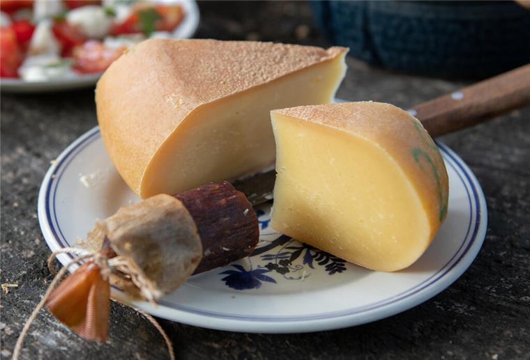 Leckerer Parmesan ist ein „Muss“ und gehört zum Salat dazu.