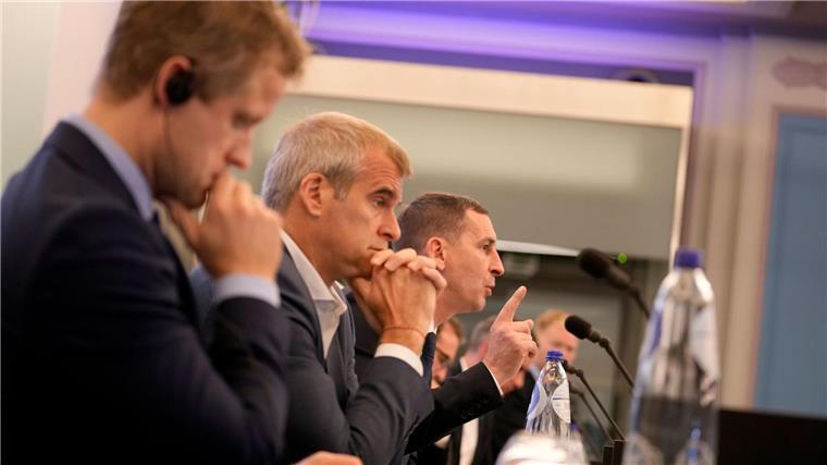 „Genug ist genug“ - Beschwerde gegen FIFA-Spielpläne Legen sich mit der FIFA an: Spielervertreter haben eine Beschwerde bei der EU auf den Weg gebracht.