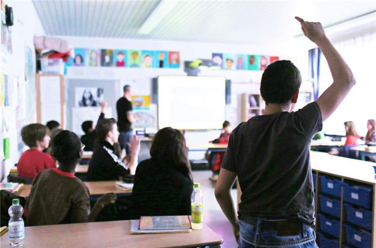 Neue Lehrer wollen nicht nach Nordenham Lehrer für die nördliche Wesermarsch zu finden ist derzeit schwierig. die Pädagogen wollen lieber nahe der Großstadt arbeiten.