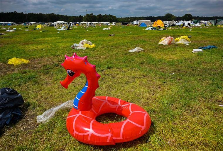 Leider gehört das auf vielen Festivals noch zum normalen Bild. Wenn die Besuchermassen abgereist sind, bleibt Müll zurück. Viel Müll. Das war auch auf dem Hurricane-Festival 2024 nicht anders.