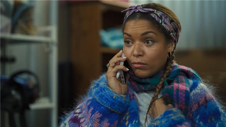 Leidet unter Schlafproblemen: Die junge Illustratorin Lisa (Antonia Thomas) in der Serie „Still Up“.