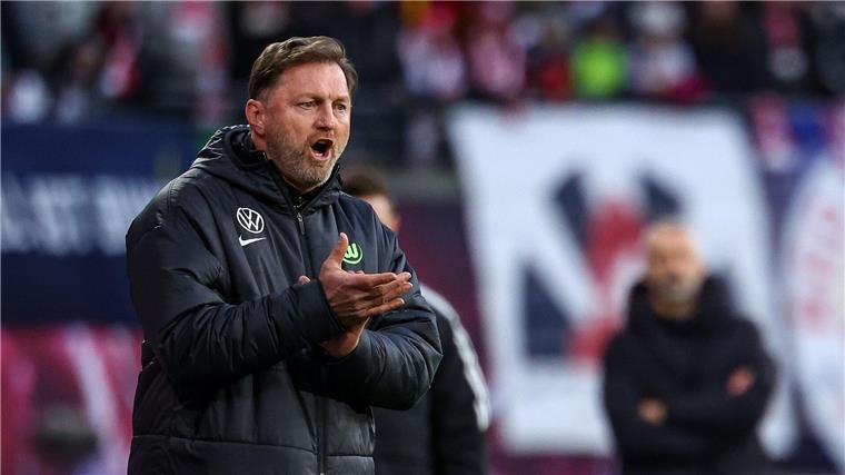 Druck für Rose in Leipzig immer größer: 1:5 gegen Wolfsburg Leipzigs Ex-Trainer Ralph Hasenhüttl führte RB mit seinem VfL Wolfsburg teilweise vor.