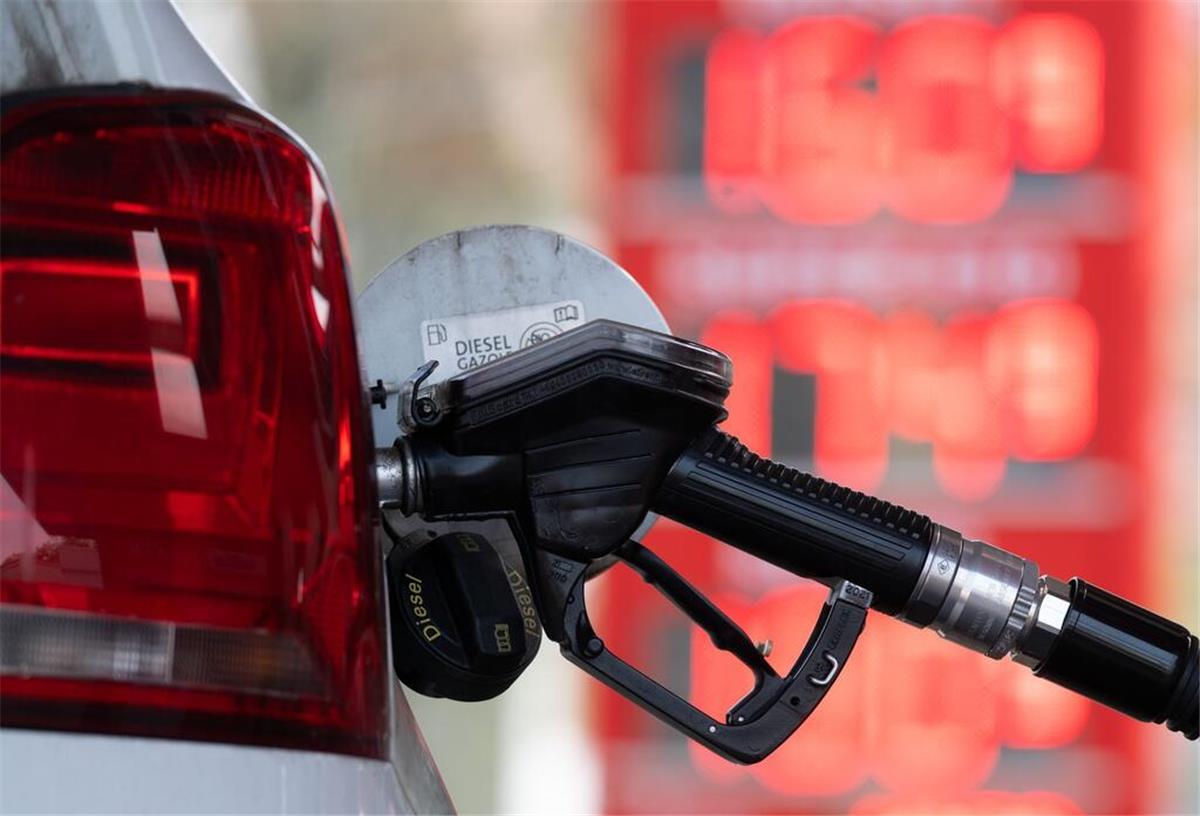 Aktuelle Spritpreise in Leipzig: So sparen Sie beim Tanken Mit unserer Live-Übersicht finden Autofahrer in Leipzig immer die günstigste Tankstelle für Super E5, E10 oder Diesel in ihrer Nähe.
